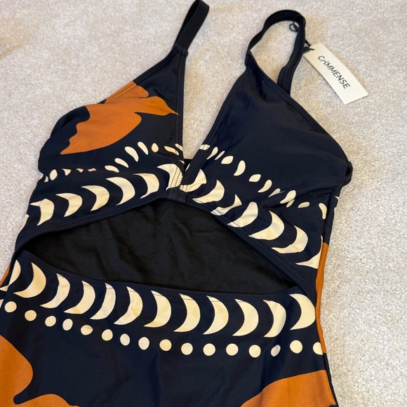 NWT Commense Orange and Black Bird Cut Out One Piece Swim Suit Size XS - Picture 3 of 8